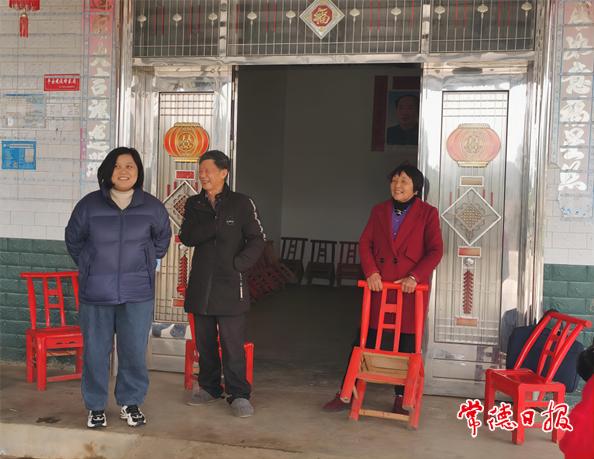 唐主任来访周常春一家.jpg