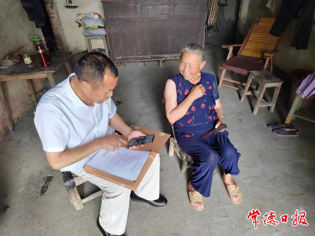 走访张龙富家.jpg
