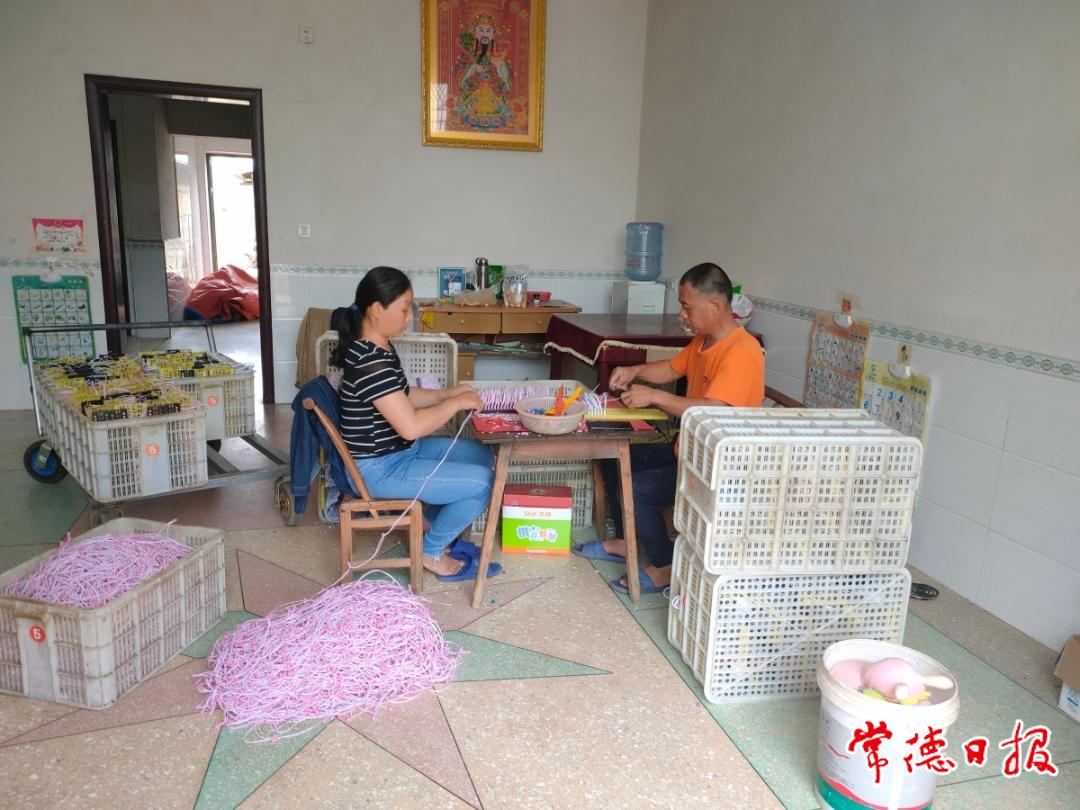 1.带动农户家中就业.jpg